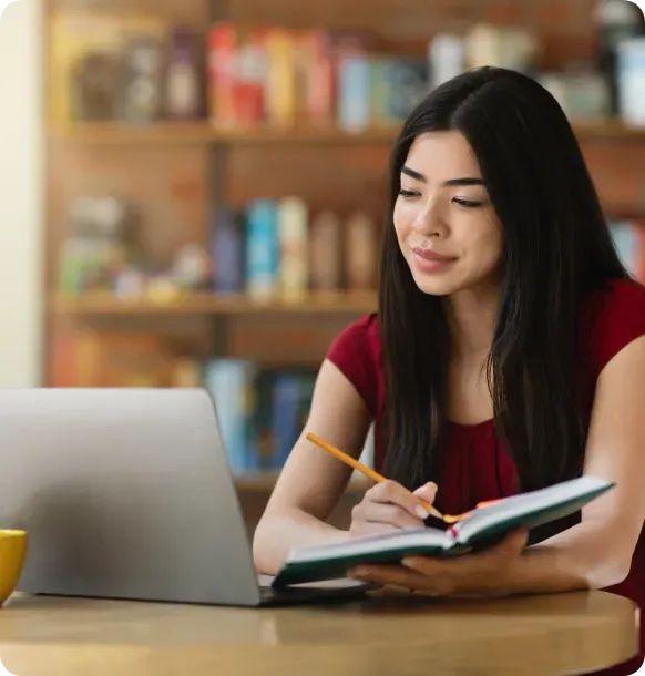 Estudiante tomando clase online de inglés